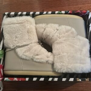 White Furry Moon Boots